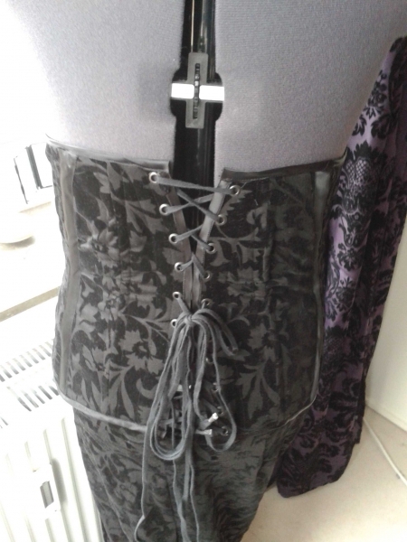 Fishtail mit Korsett 42 L WGT Gothic Rock Samt viktorianisch Halloween Vampir