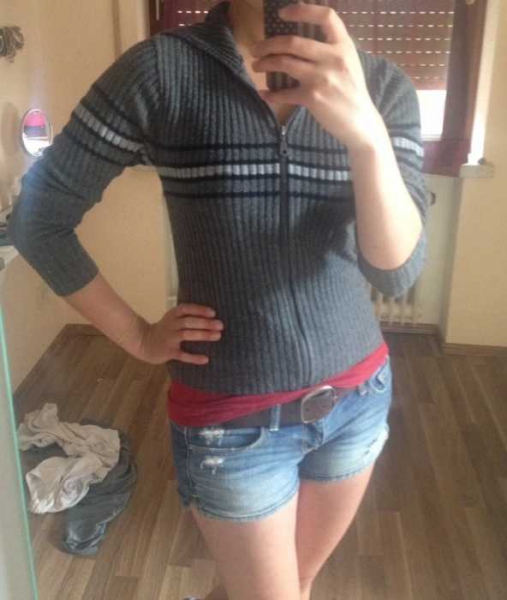 graue Strickjacke
