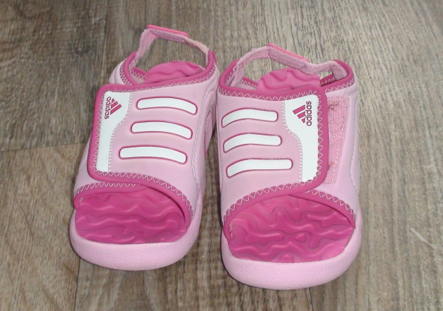 Adidas Badesandalen Gr.25