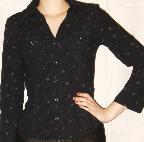 Coole Bluse mit transparentem Sternchenmuster von H&M