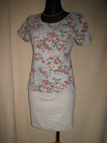  NEU * Nostalgie * Rosen * Blumen- Blüten * Flower- Power * Bodycon * Carmen * T- SHIRT * Gr. 36- 38/ S * Pastell *