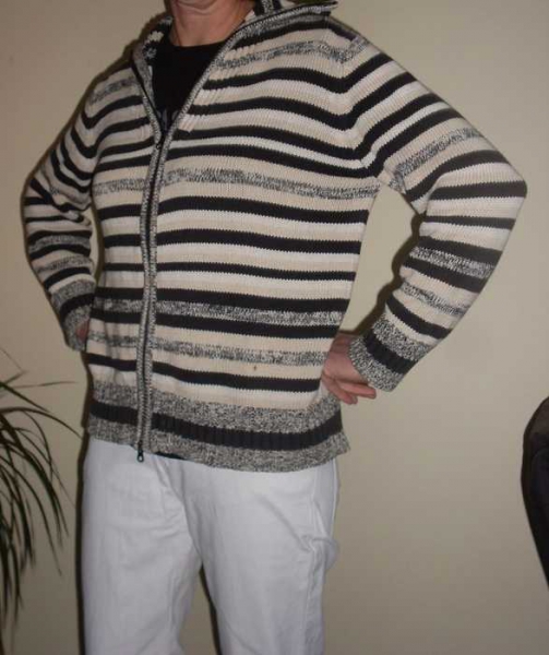 schwarz/ weiß gestreifte strickjacke