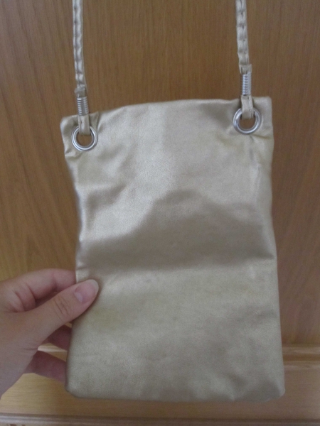 Kleine goldene/goldne Handtasche/Handtäschchen