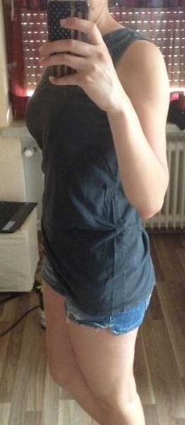 lockersitzendes, schwarzes Top