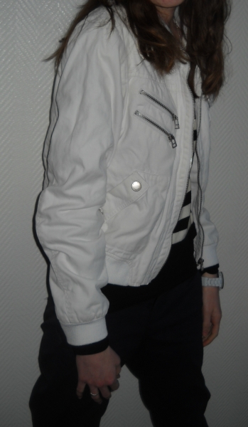 College Style Jacke Blouson Steh Umschlag Kragen Bündchen weiß XS S 34 36 Blogger Trend