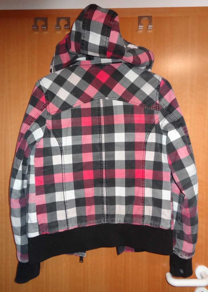 Coole karierte Winterjacke in pink, weiß, schwarz