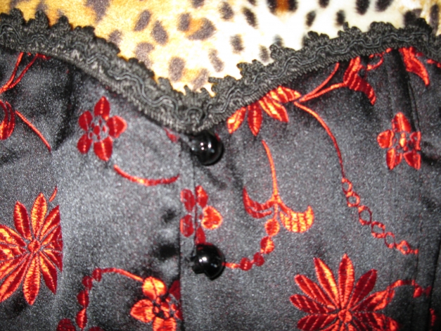 corsage schwarz rot ornamente