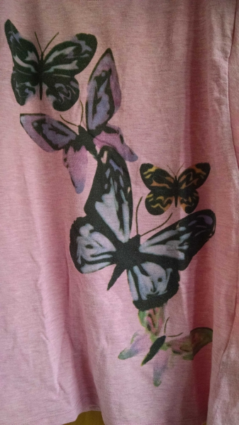 Rosa Schmetterlingsshirt mit ausgefallenen Ärmeln