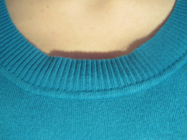blauer Pullover