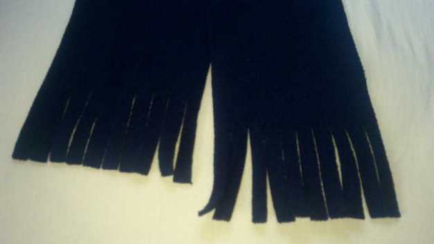 Dunkelblauer Fleece-Schal
