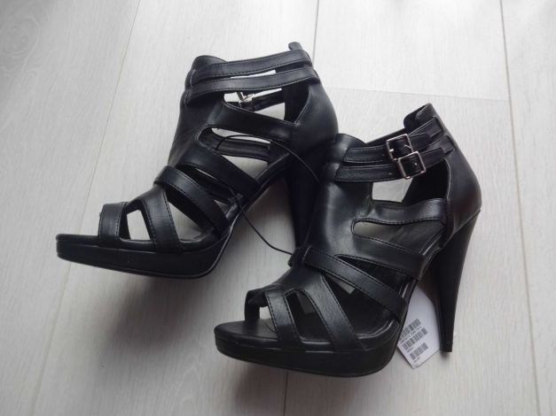 Schwarze Sandaletten  Neu Gr. 37 H&M