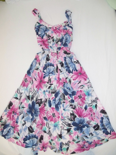 VINTAGE// Wadenlanges Trägerkleid mit Blumenprint im Boho-Style von *Jersey Josephine* Gr. 34/ 36