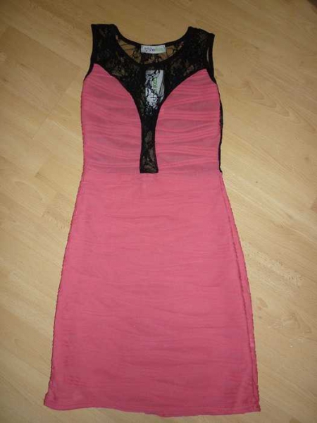Pinkes Minikleid mit Spitze