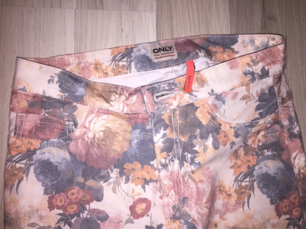 Only Hose mit Blumenprint super für den Frühling 