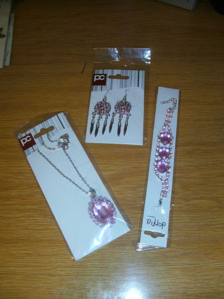 Schmuckset 3 teilig; Kette mit Anhänger, Armband und Ohrringe. 