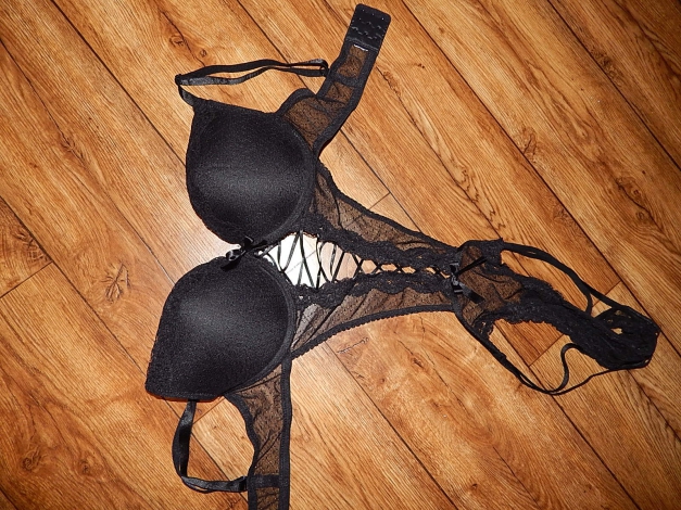 Süßer String Body 85 C/ 40 schwarz H&M