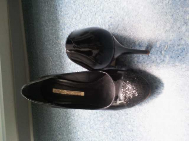 Schwarze Buffalo Lackschuhe