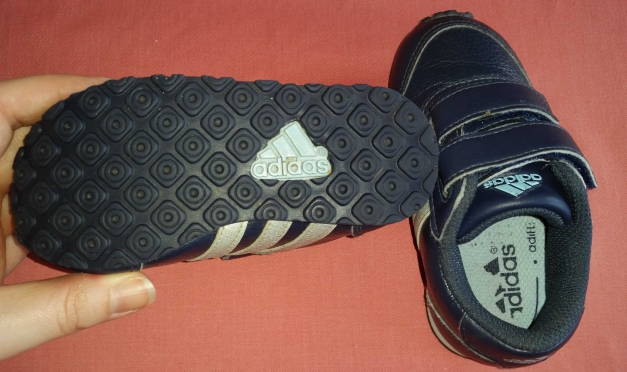 Dunkelblaue Turnschuhe von Adidas