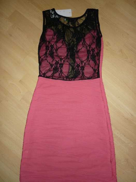 Pinkes Minikleid mit Spitze