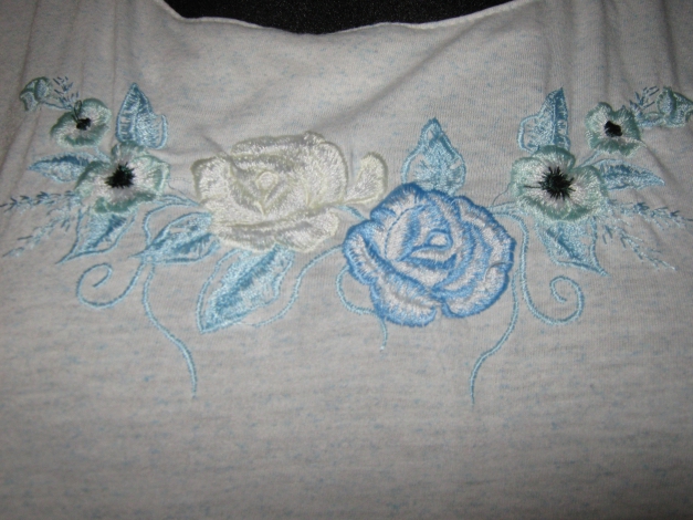 Original VINTAGE * Romantik * Blumen * Blüten * Flower- Power * Stickerei * Kurzarm * T- Shirt 