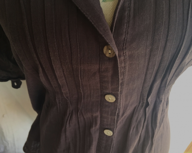 Lange braune Bluse