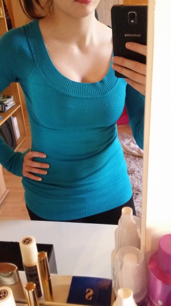 blauer Pullover