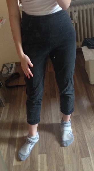 dunkelgrau/ schwarze high-waist hose