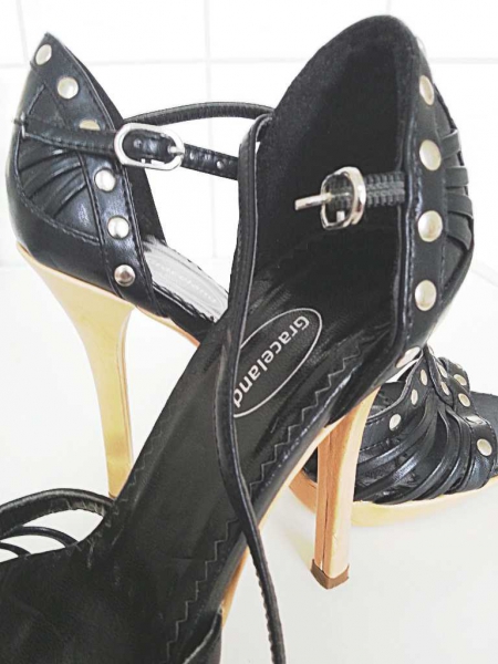Graceland/Deichmann schwarze Riemchen Highheels mit Nieten und Fesselriemchen aus Kunstleder Gr. 36