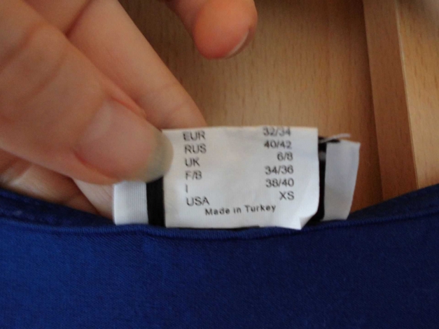 Hübsches Tunikashirt mit tiefem Ausschnitt
