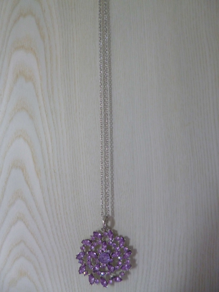 Kette mit Kreis-Anhänger; flieder; / P&C ; NEU; 