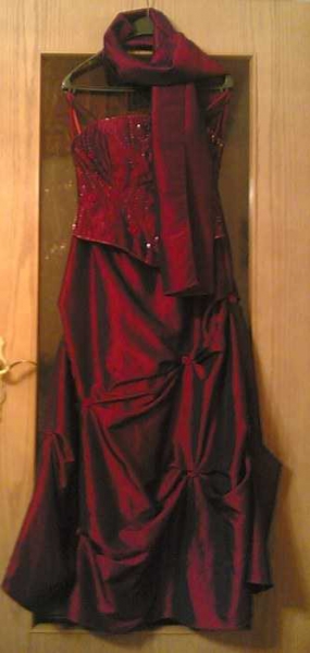 Abikleid Ballkleid Abendkleid weinrot von Yves Calin Paris mit Röschen und Perlen