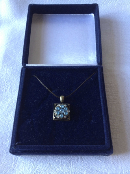Schöne Kette in Altgold mit süßem Anhänger