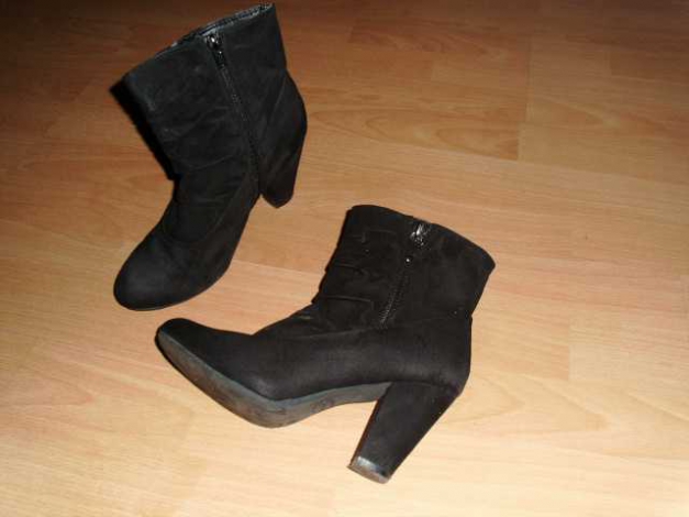 Schwarze Stiefeletten mit Reißverschluss, Gr. 38