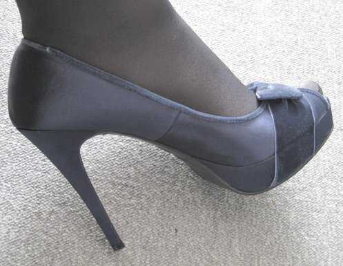 blaugraue Satin Highheels Peeptoes mit Samtschleifchen Gr. 41