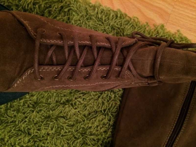 olivfarbene Stiefel