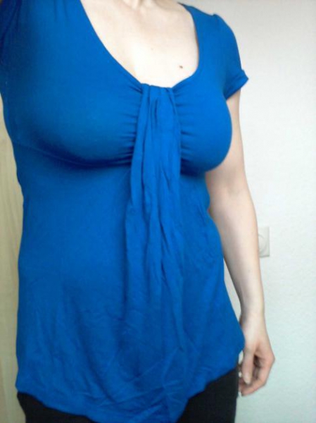 Hübsches Tunikashirt mit tiefem Ausschnitt