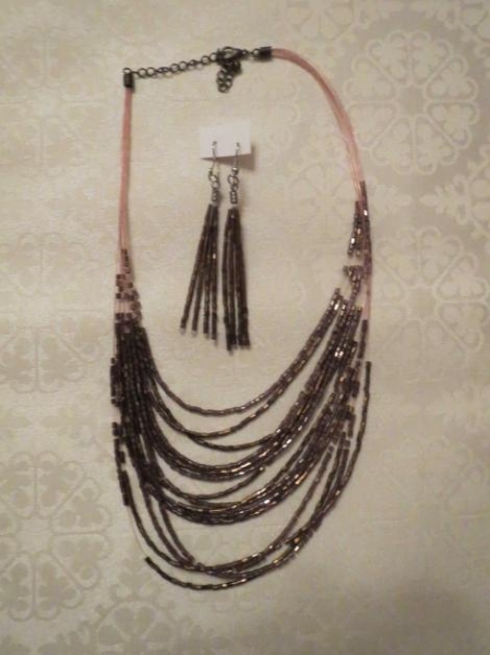 Kette mit Ohrringe, neu, sehr schick