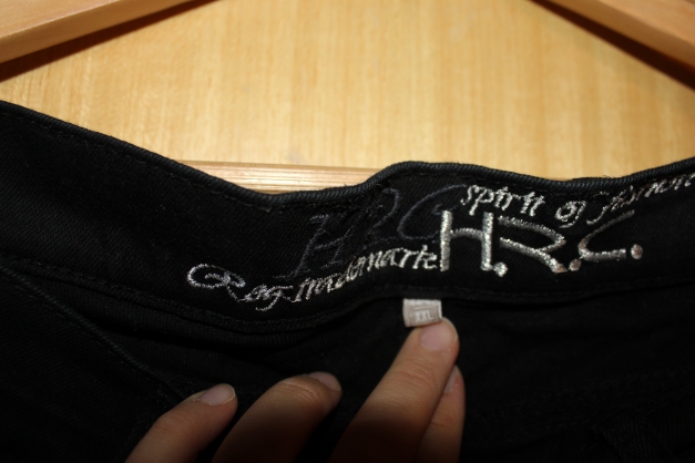 Schwarze neuwertige Jeans