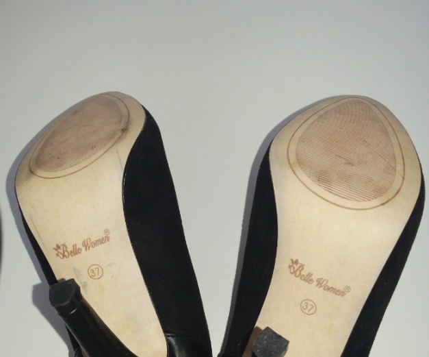 NEU! schwarze Stiefeletten in Kunstleder und Wildlederoptik mit goldfarbenem Reissverschluss Gr. 37