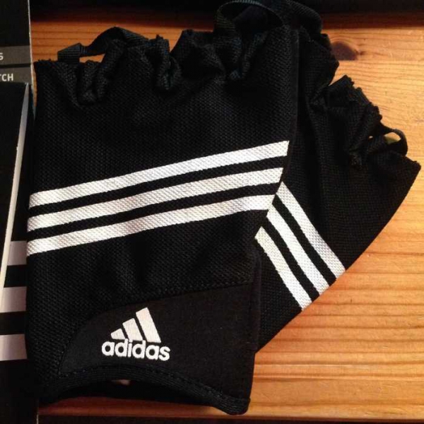 Adidas Trainingshandschuhe NEU  Größe S/M - unisex