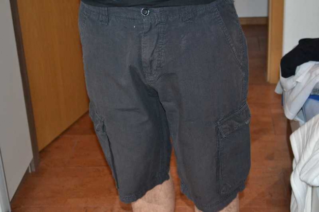 Esprit Kurze Hose in Schwarz