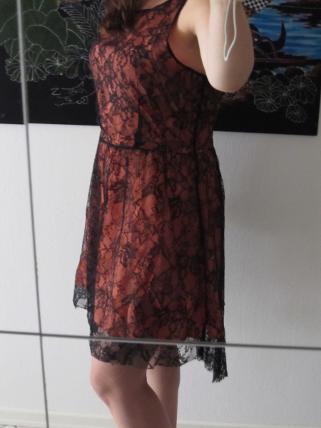 schönes Spitzenkleid