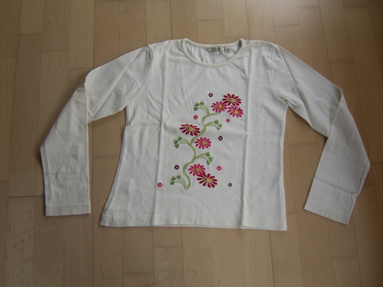 Süßes Langarmshirt mit bestickten Blumen
