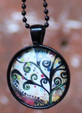 schwarze kurze Kette mit schwarz-buntem floralem Cabochon