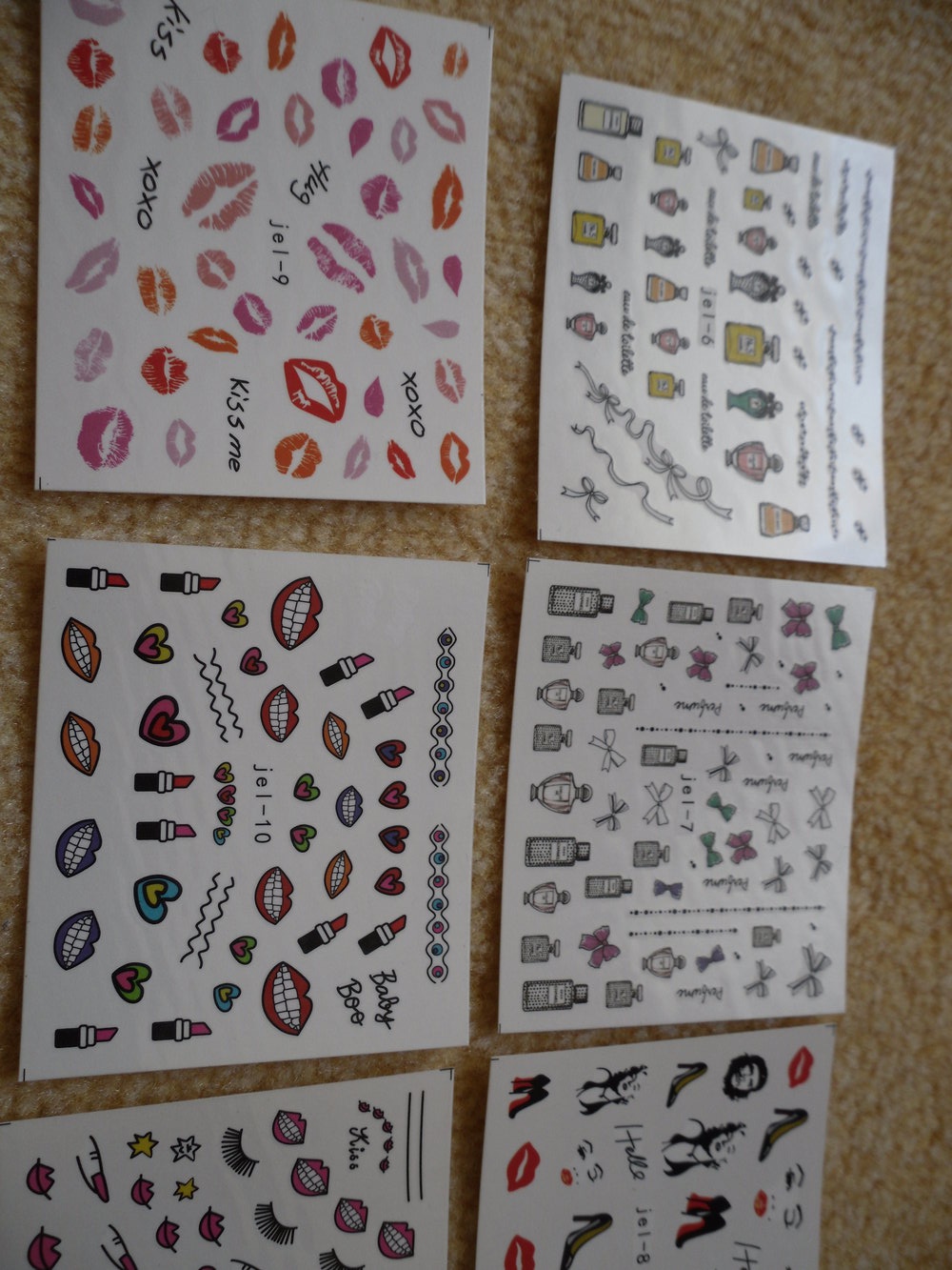 Wassertransfer Nagelsticker Kussmund retro