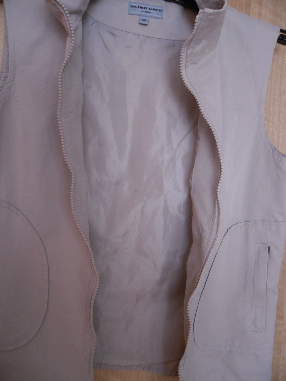 Leichte, dünne Weste in beige