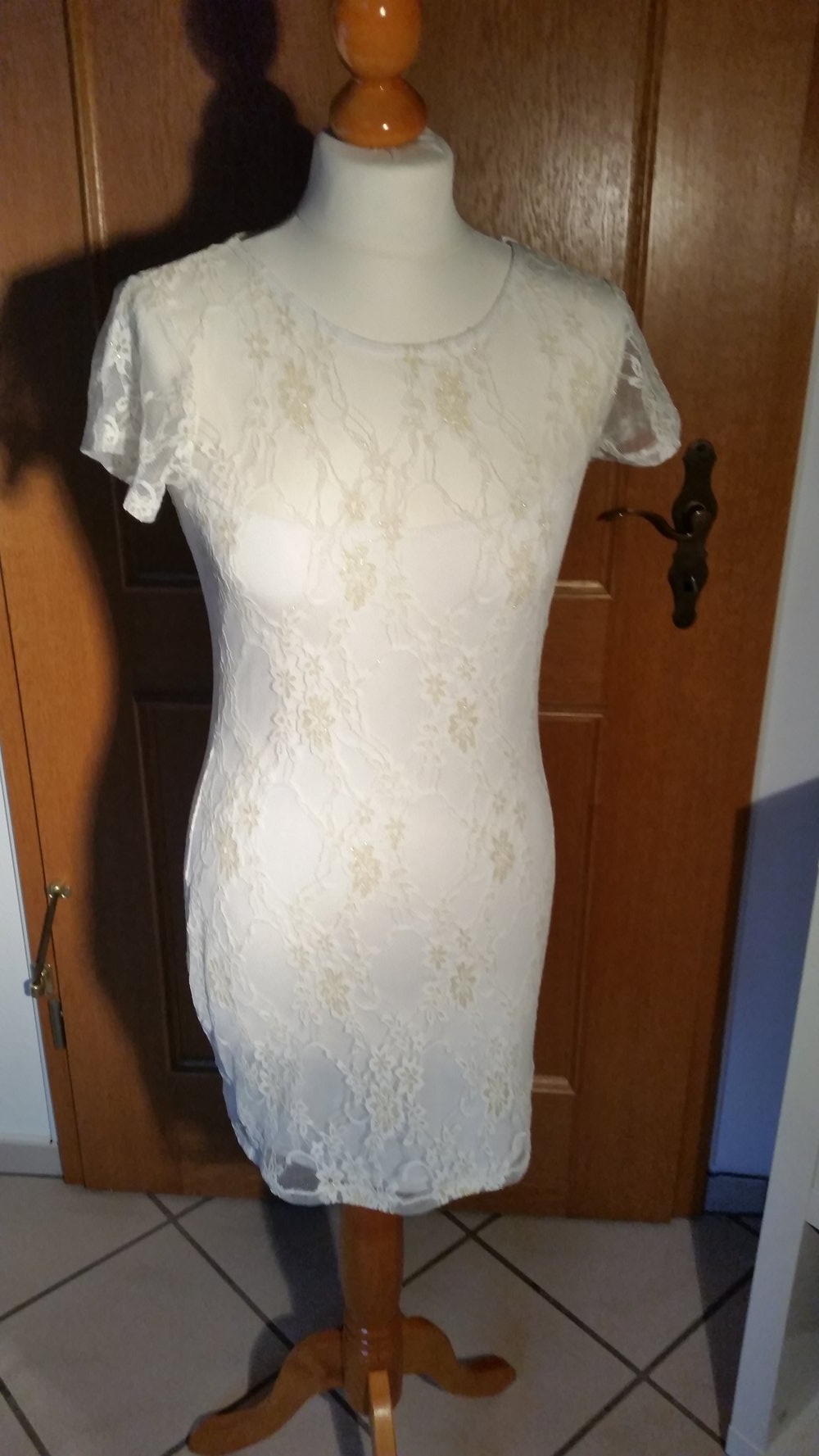 Weißes kleid aus Spitze 