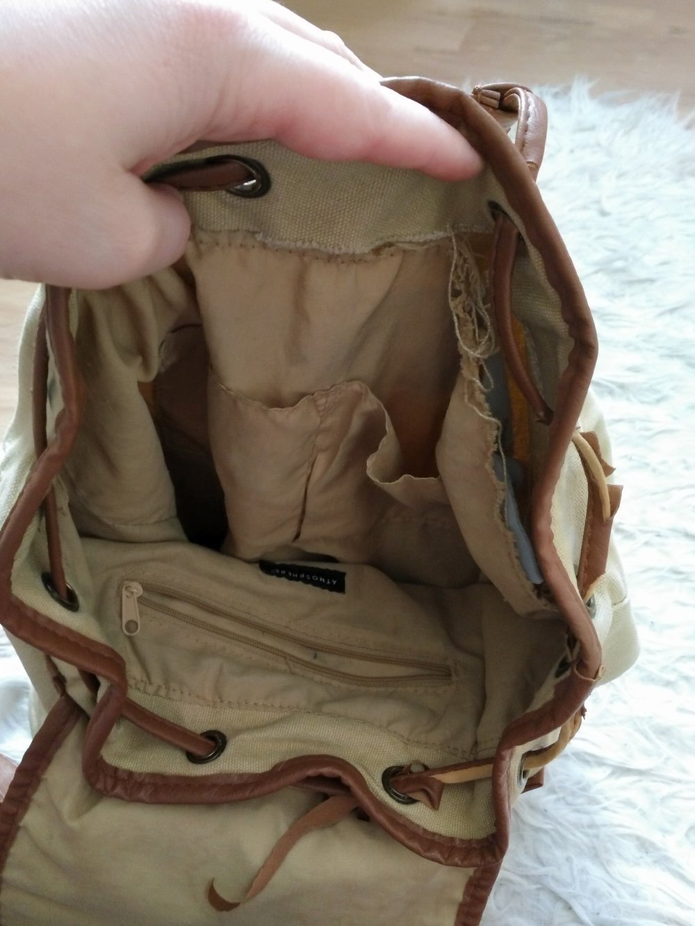 süßer beige-brauner Rucksack