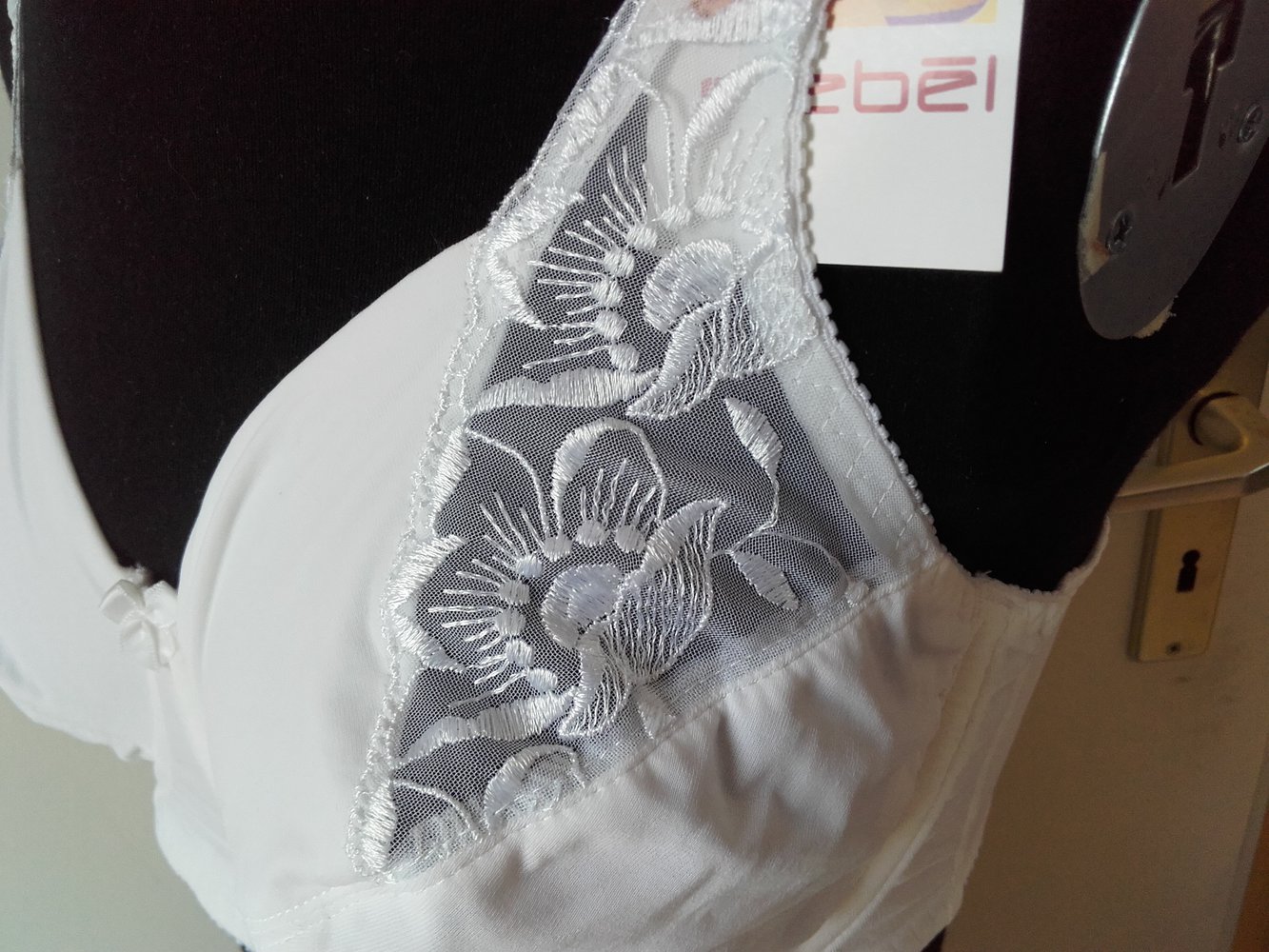 weißer seidiger BH von Rebel 75 DD