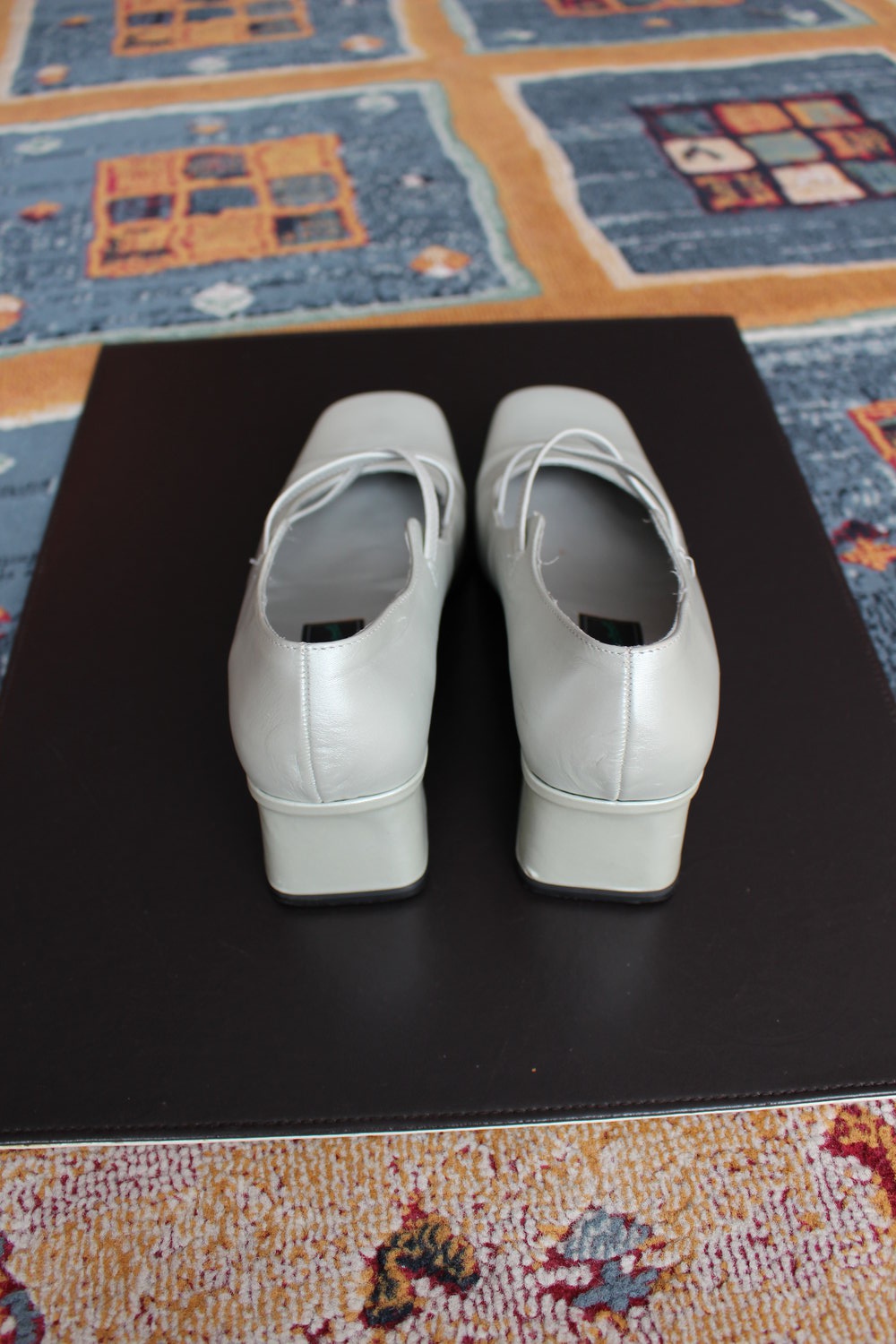 146. Silberne Pumps von Caprice, Gr. 5 Britische/38 Deutsche, Weite G
